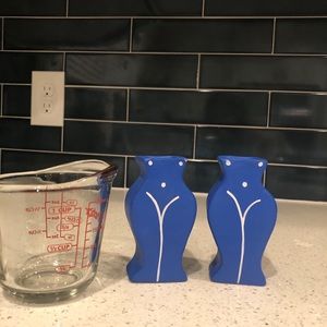 2 urban outfitters bud vases